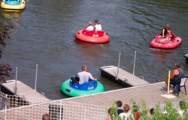 Aquatic activity with parents 